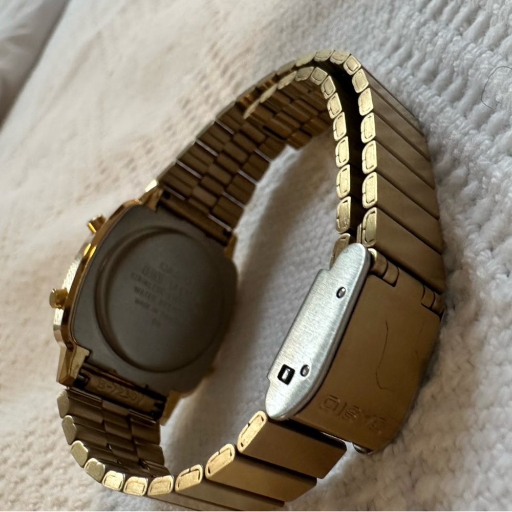 Casio Gold Women's Watch - Picture 3 of 8